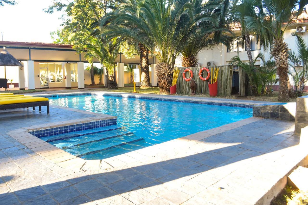 Cresta Botsalo Hotel Palapye Buitenkant foto