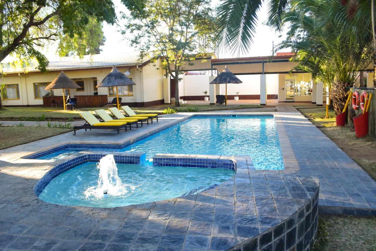 Cresta Botsalo Hotel Palapye Buitenkant foto