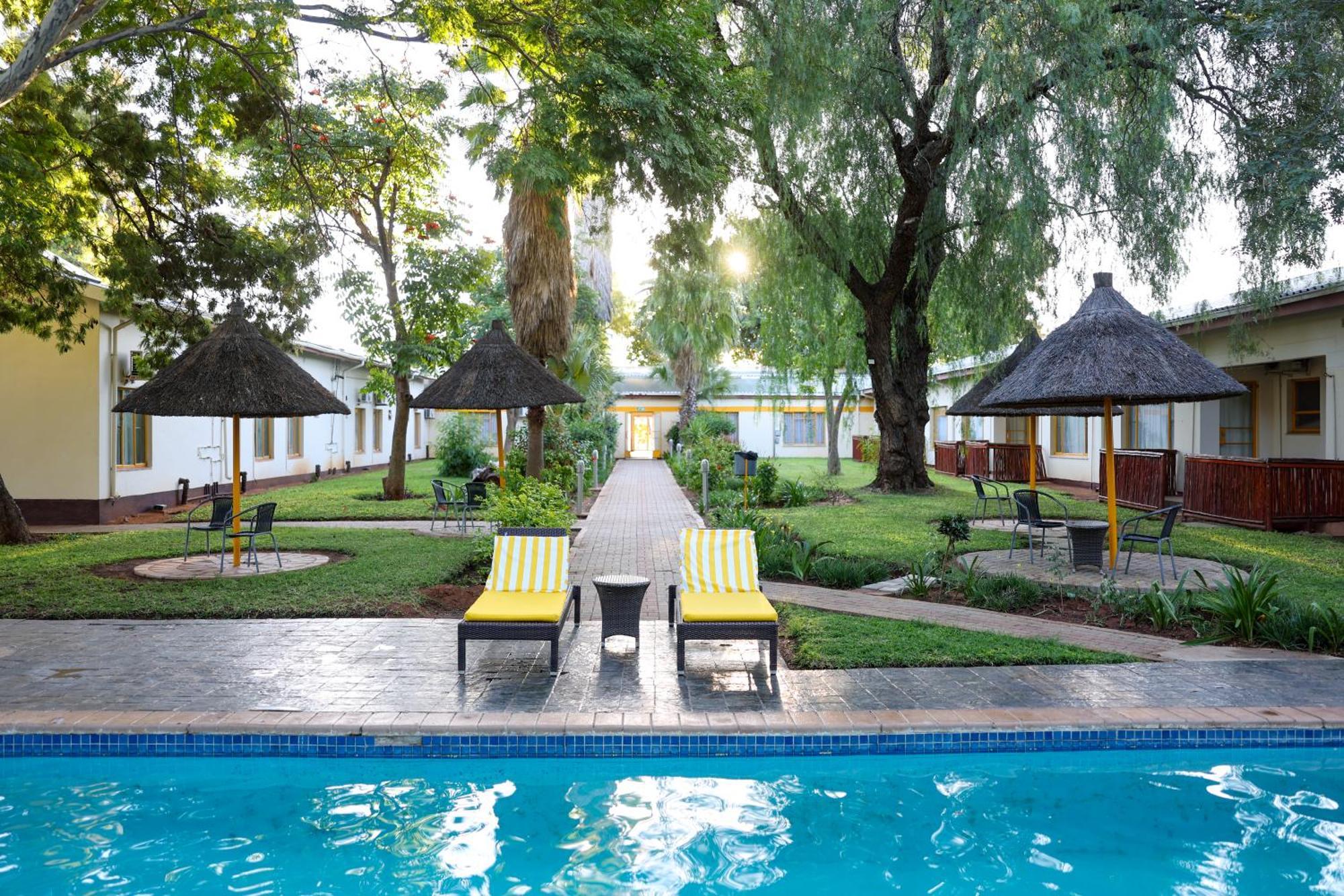 Cresta Botsalo Hotel Palapye Buitenkant foto