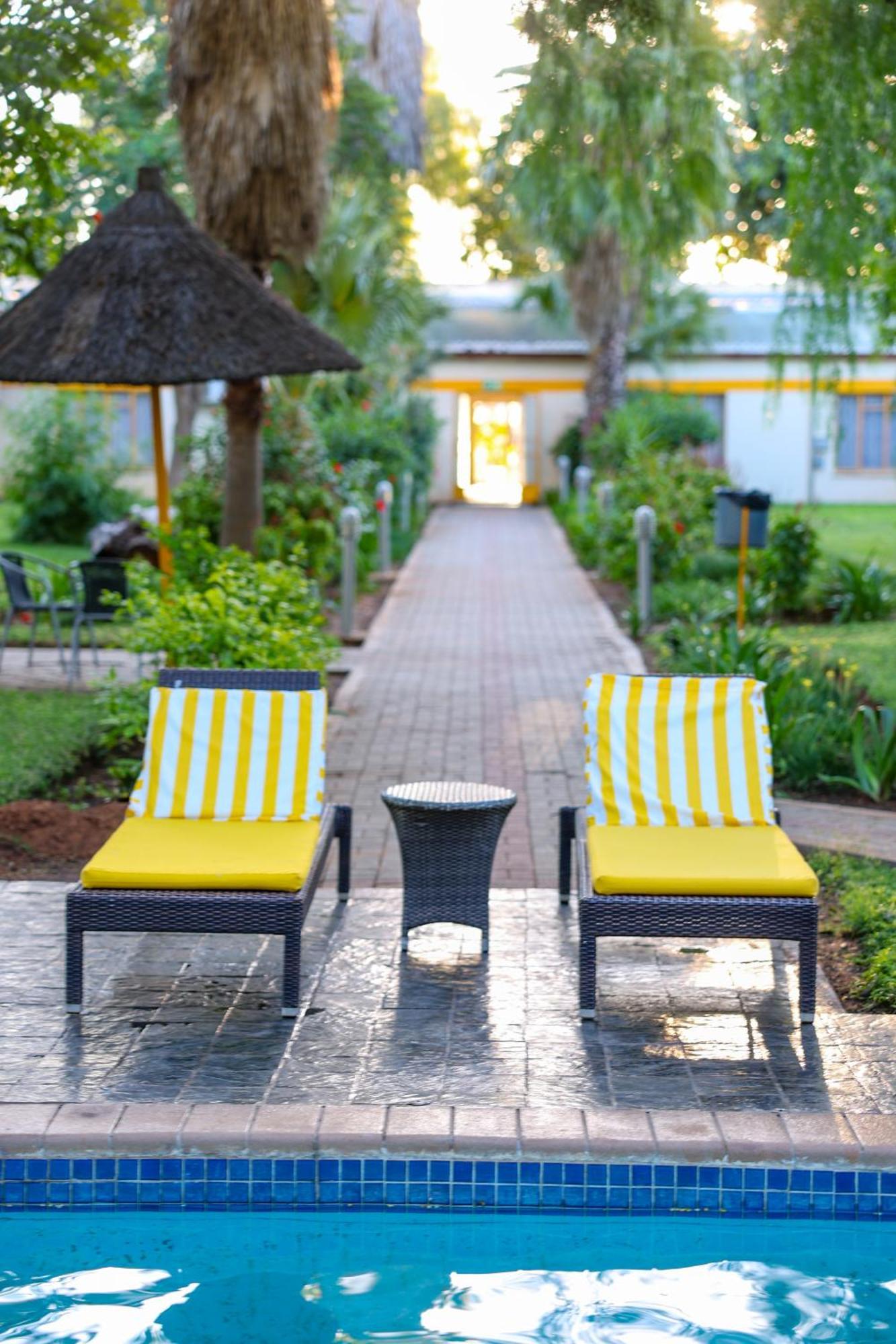 Cresta Botsalo Hotel Palapye Buitenkant foto