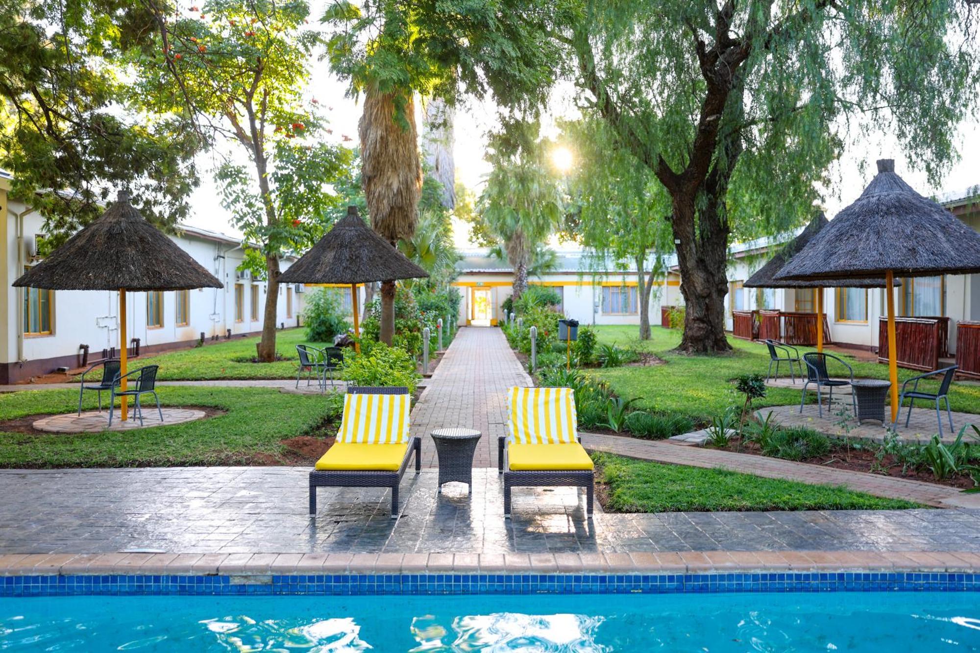 Cresta Botsalo Hotel Palapye Buitenkant foto
