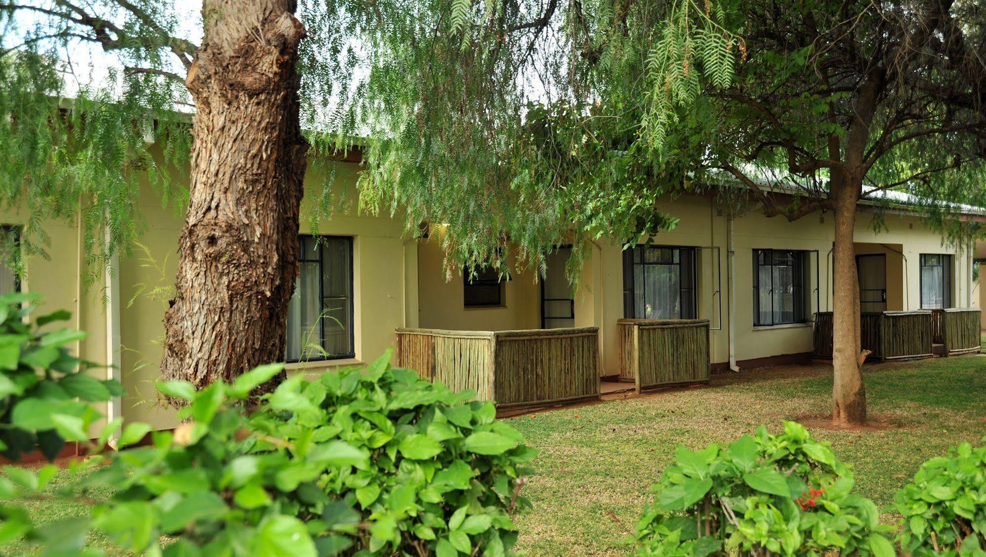 Cresta Botsalo Hotel Palapye Buitenkant foto