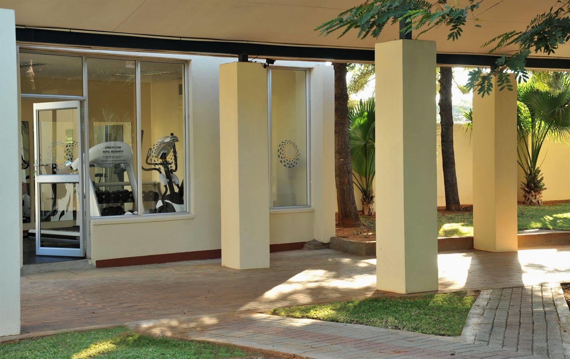 Cresta Botsalo Hotel Palapye Buitenkant foto