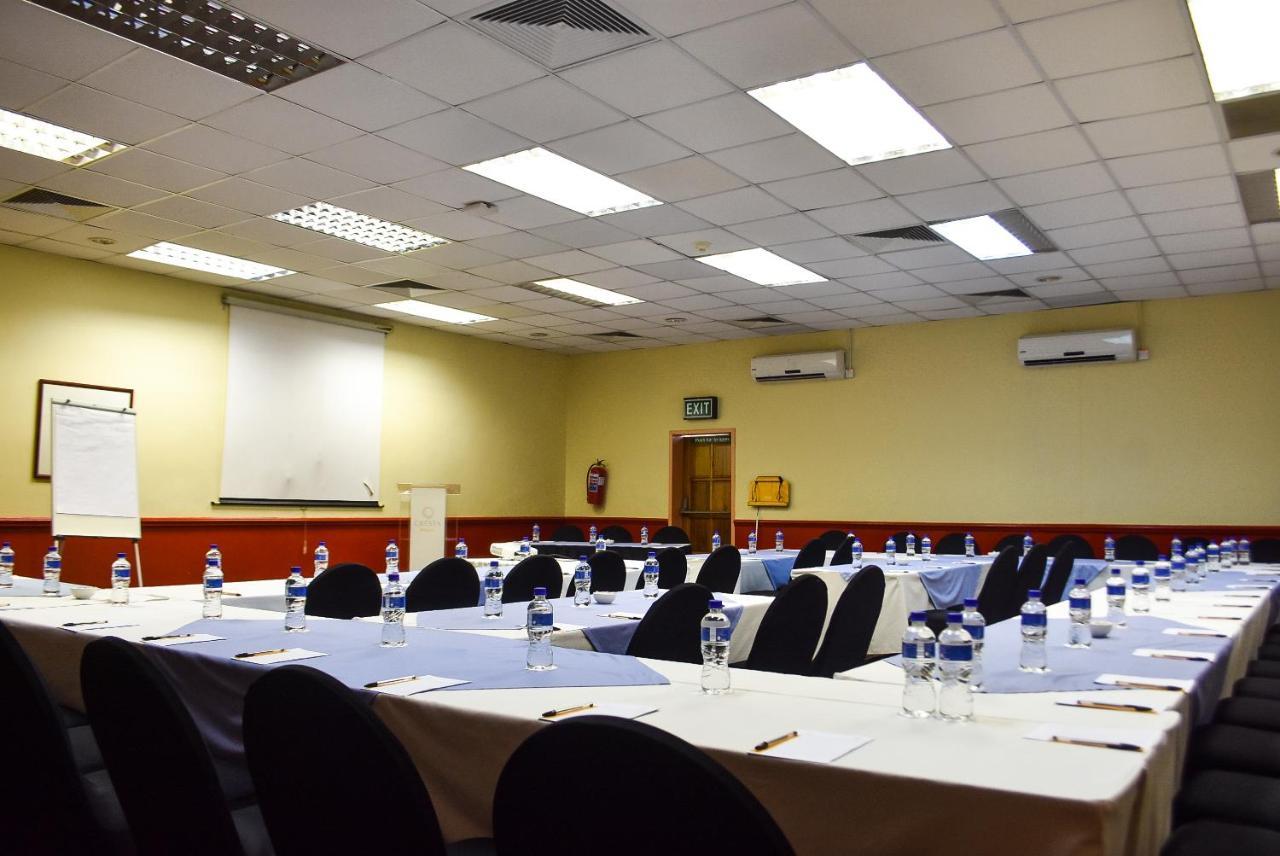 Cresta Botsalo Hotel Palapye Buitenkant foto