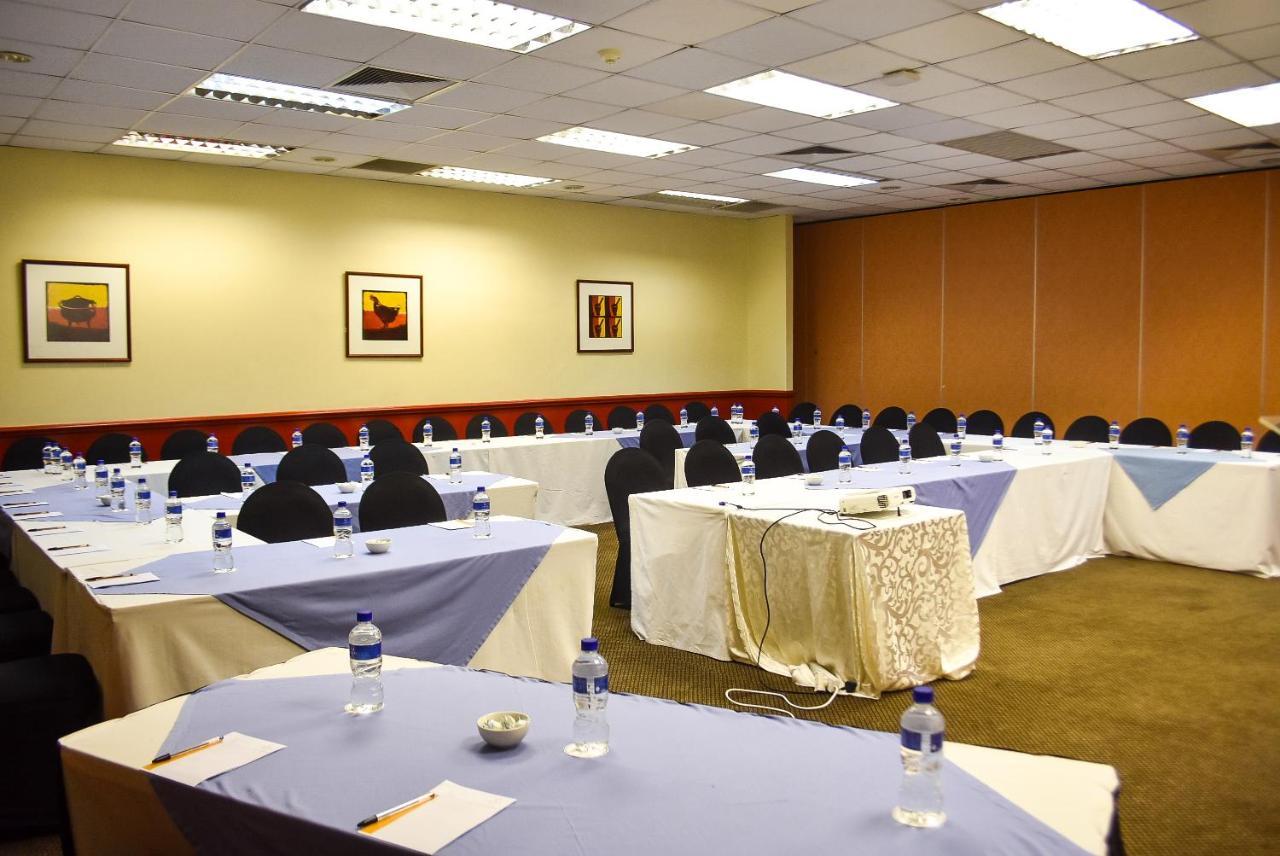 Cresta Botsalo Hotel Palapye Buitenkant foto