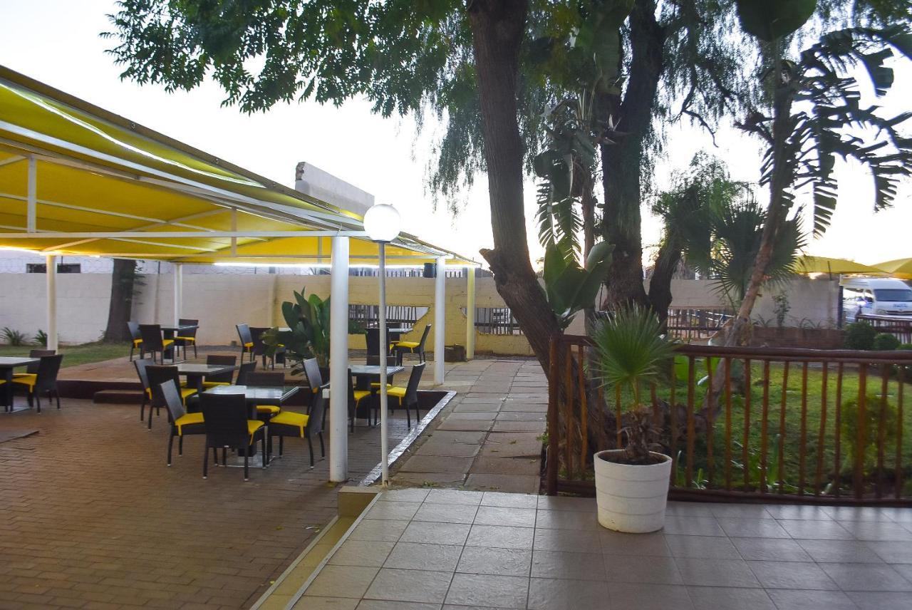 Cresta Botsalo Hotel Palapye Buitenkant foto